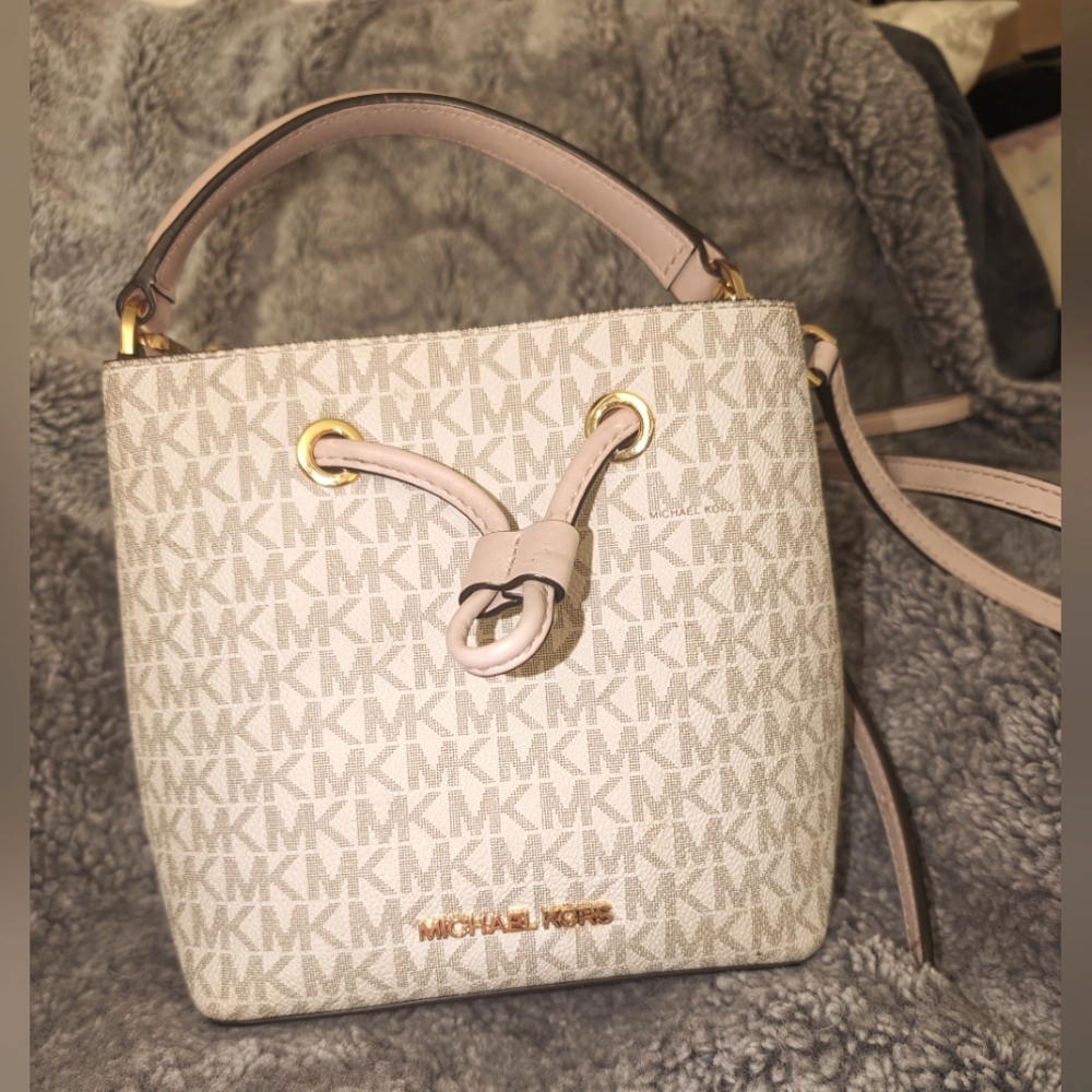 Michael Kors Suri mini/small Bucket Bag